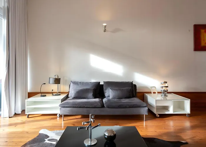 Fontainhas Flat: Balcony & Parking