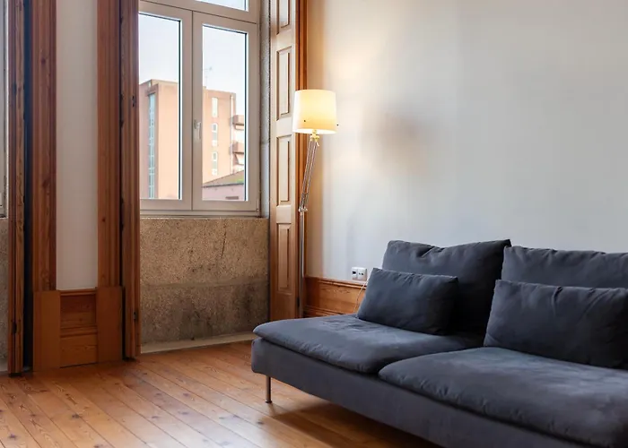 Fontainhas Flat: Balcony & Parking