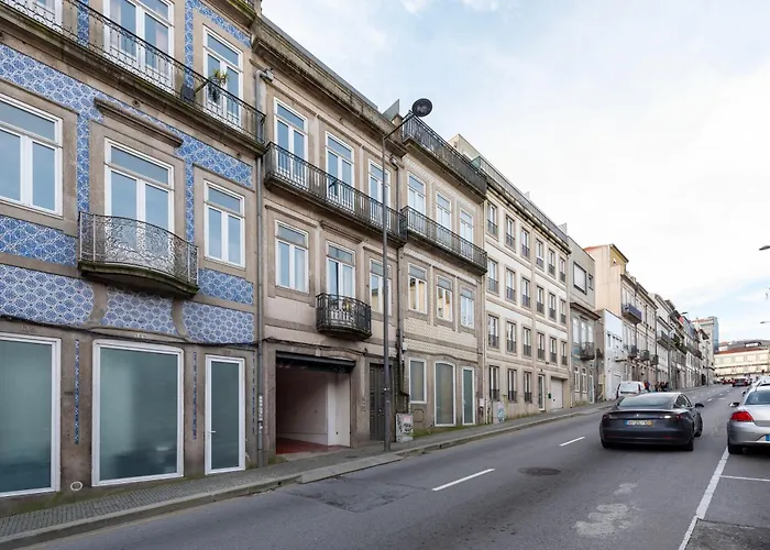 Fontainhas Flat: Balcony & Parking