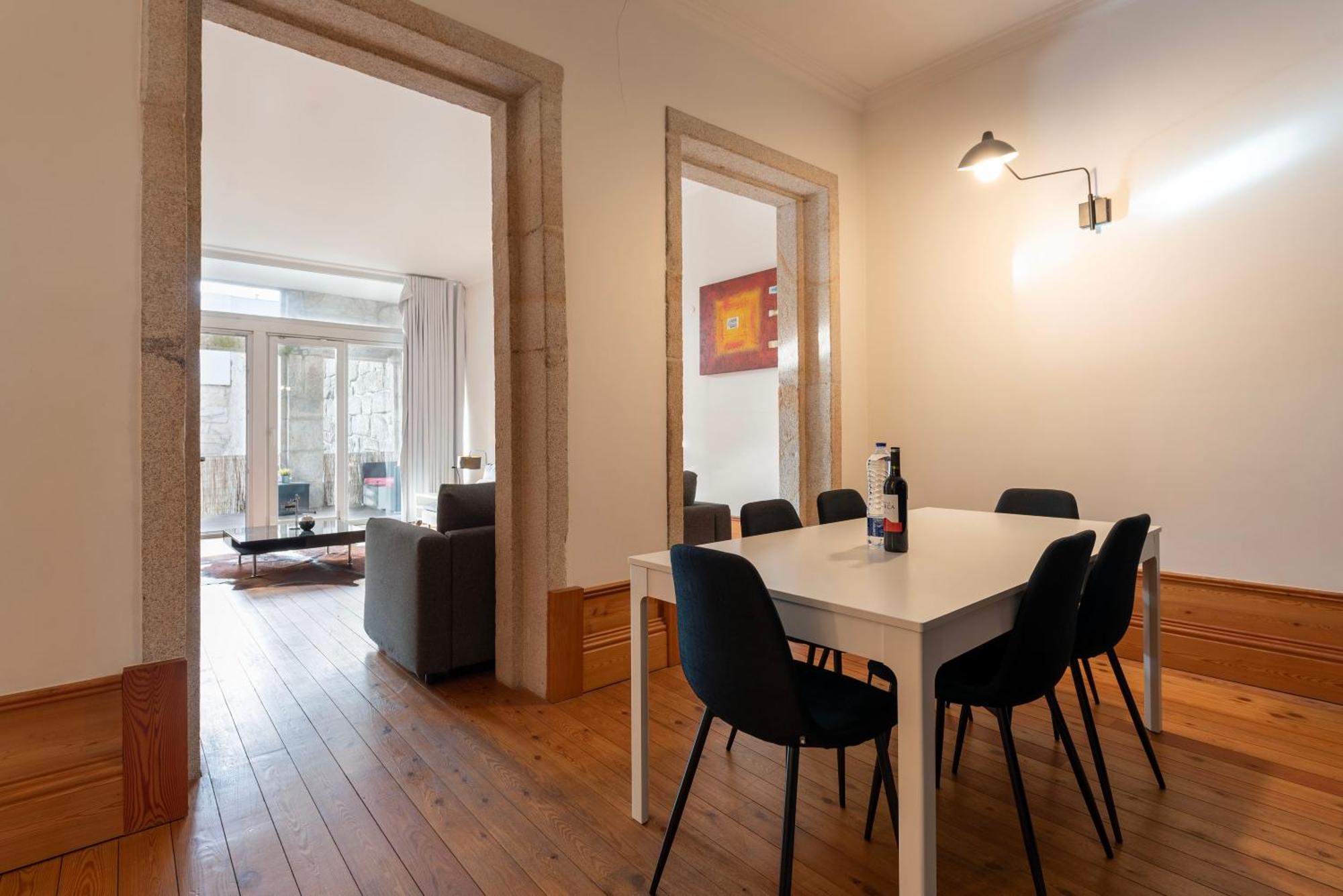 Fontainhas Flat: Balcony & Parking Apartment