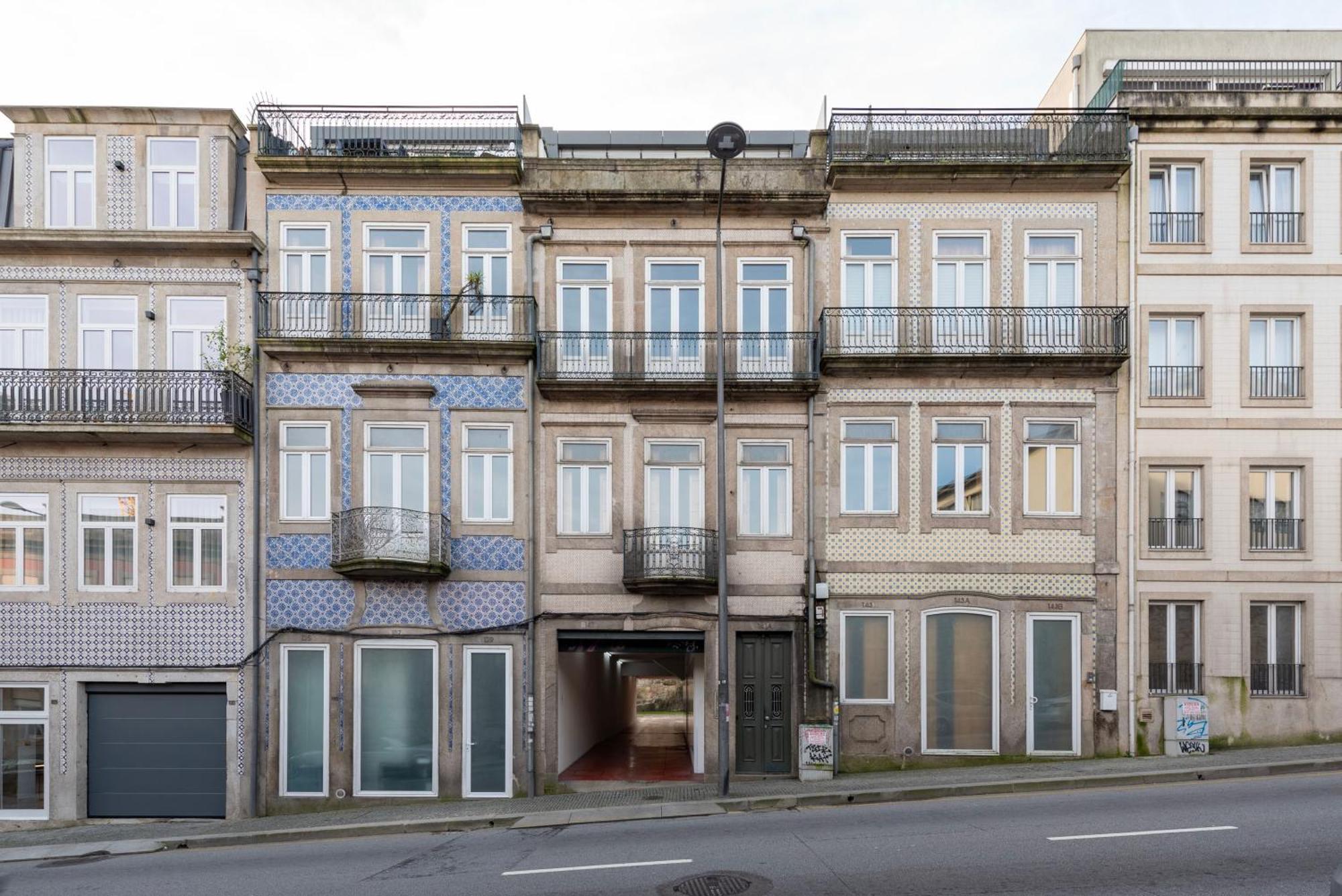 Fontainhas Flat: Balcony & Parking Apartment Porto